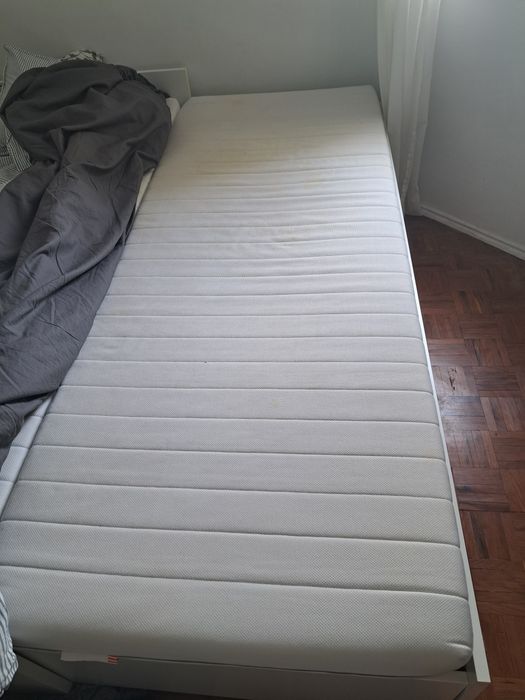 Dois colchões IKEA para cama Brimnes