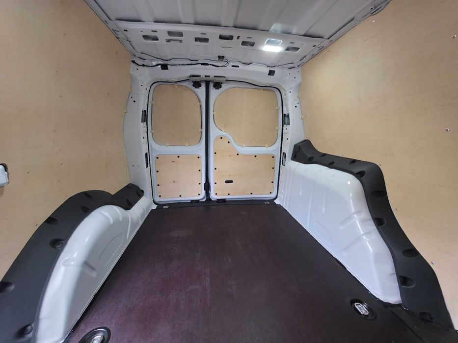 Zabudowa zabezpieczenie ze sklejki Ford Transit Connect van