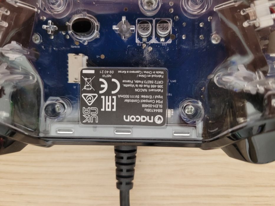 Pad Nacon do PlayStation 4 PS4 Przewodowy Podświetlany Niebieskim