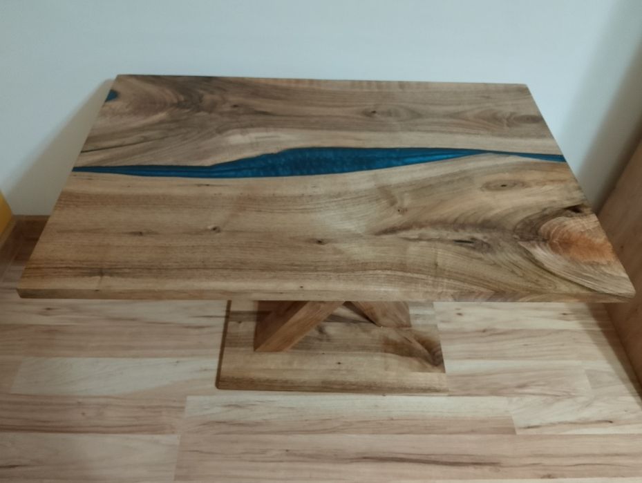 Stolik kawowy,stolik z żywicą, orzech włoski.