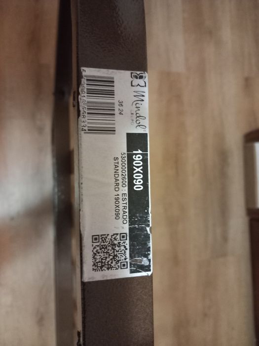 Vende-se estrado