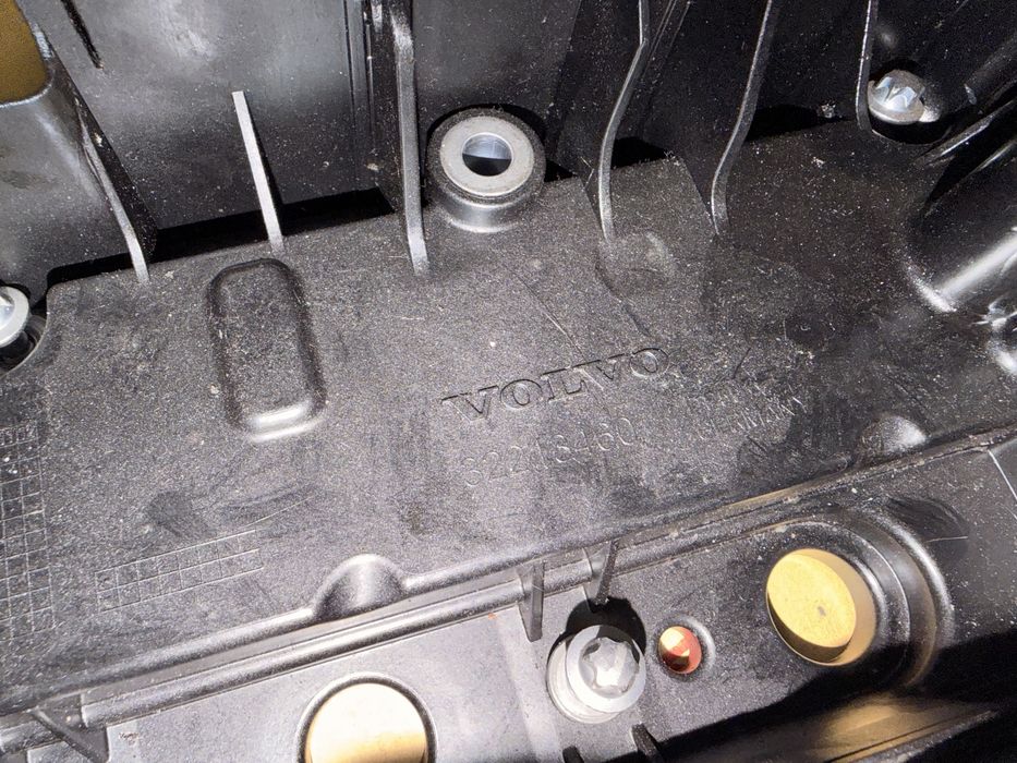 32213460Кришка клапанiв VOLVO S60 II V40 V60 I XC60 I 2.0D
