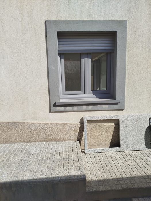 Janela Alumínio Dupla | Corte Térmico + Estore Elétrico (1,23x1,06m)
