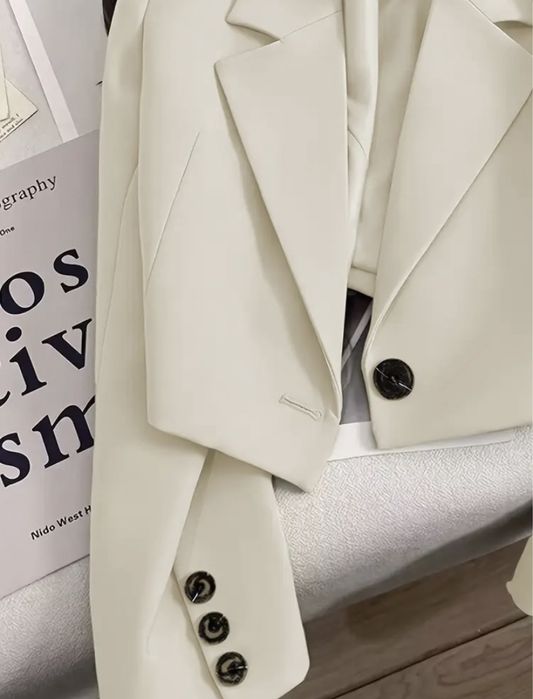 Укорочений піджак молочний короткий