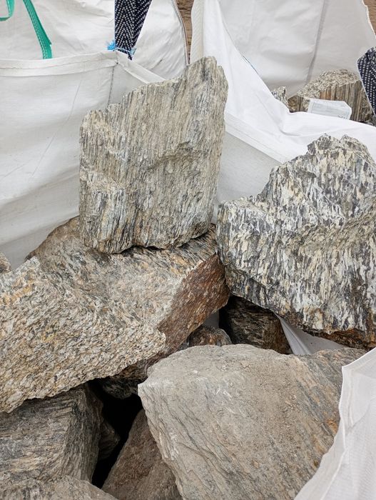 Kora kamienna, sosnowa, grys, otoczak, żwir, ziemia, kruszywo