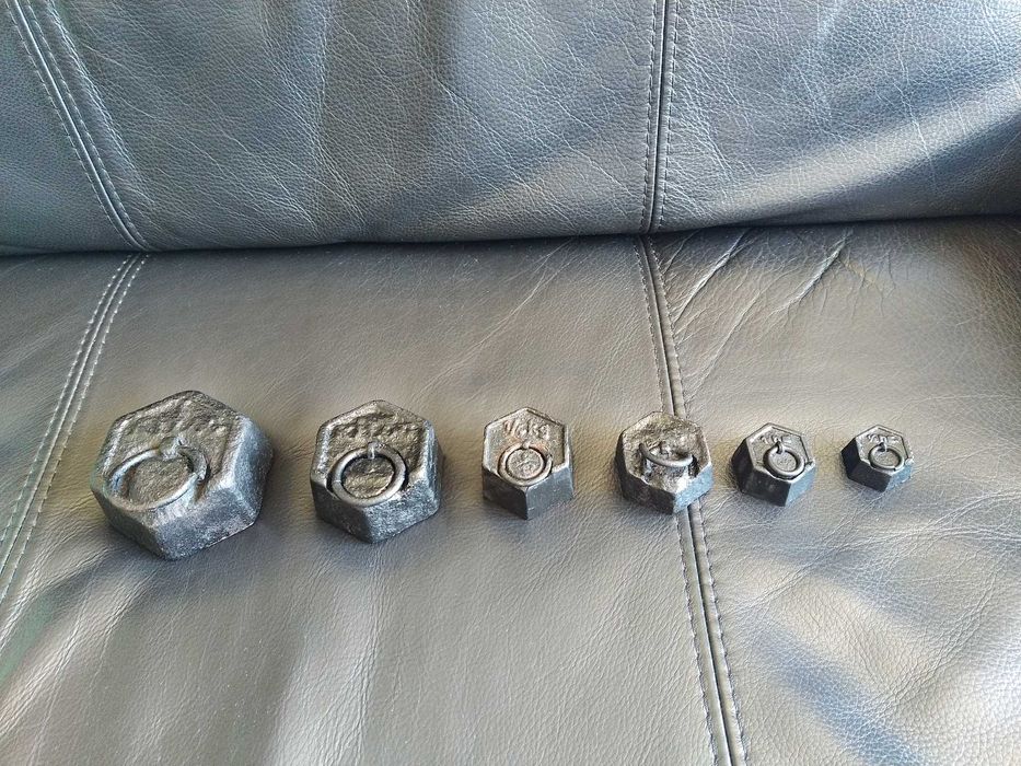 Conjunto de 6 pesos antigos de balança (1Kg a 1/2 ha)