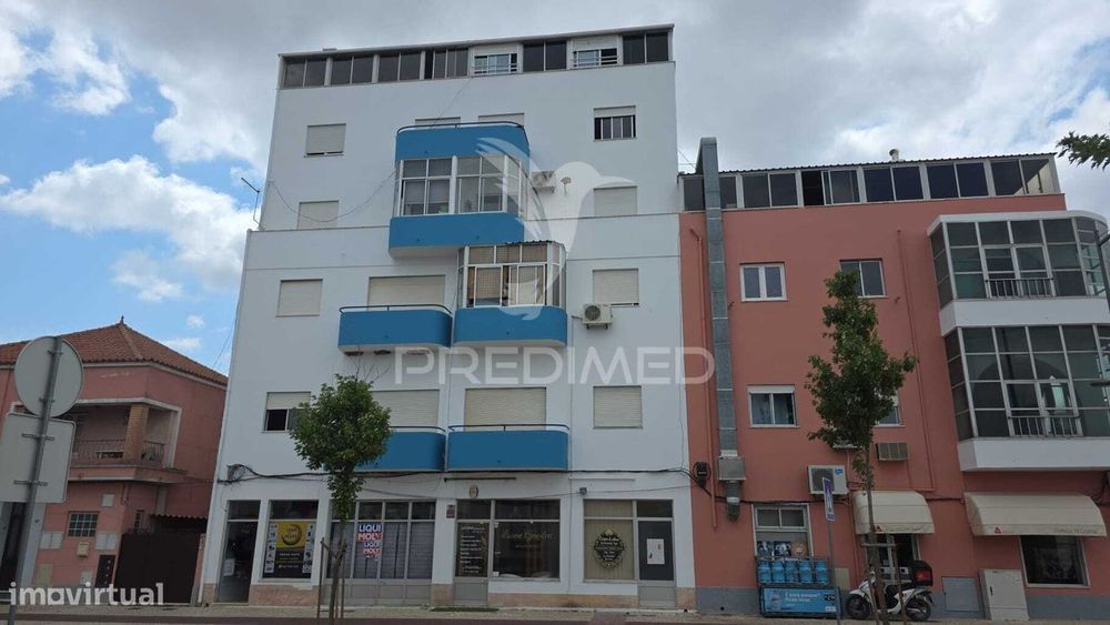 Apartamento T2 com Elevador e Varandas em Grândola