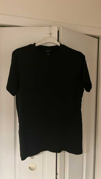 Sprzedam koszulkę dla chłopca rozmiar 170.