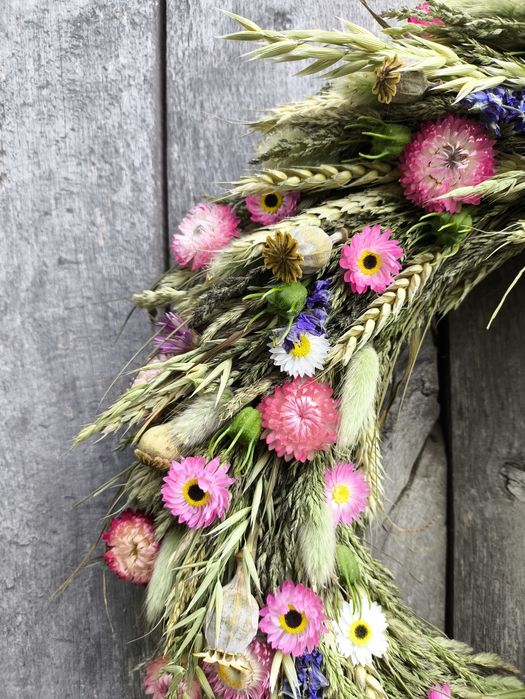 Натуральний віночок з сушених трав та квітів на двері/стіну