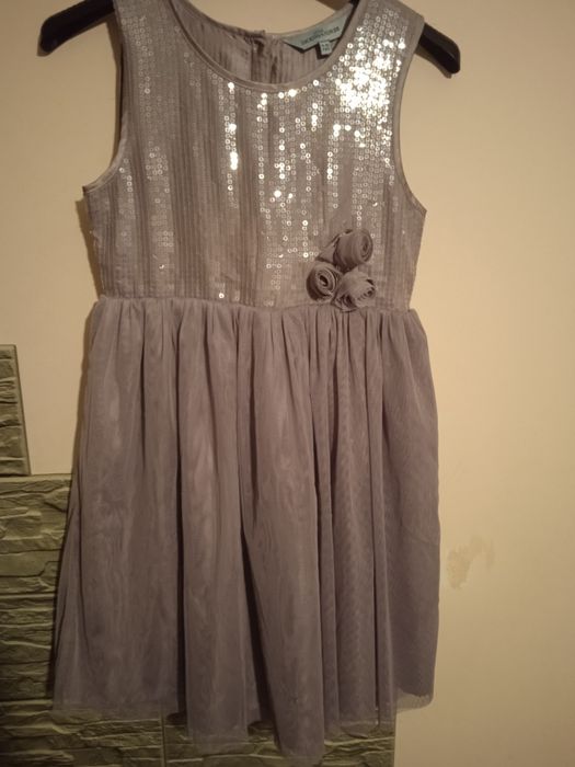 Sukienka cekinowa z tiulem 134/140