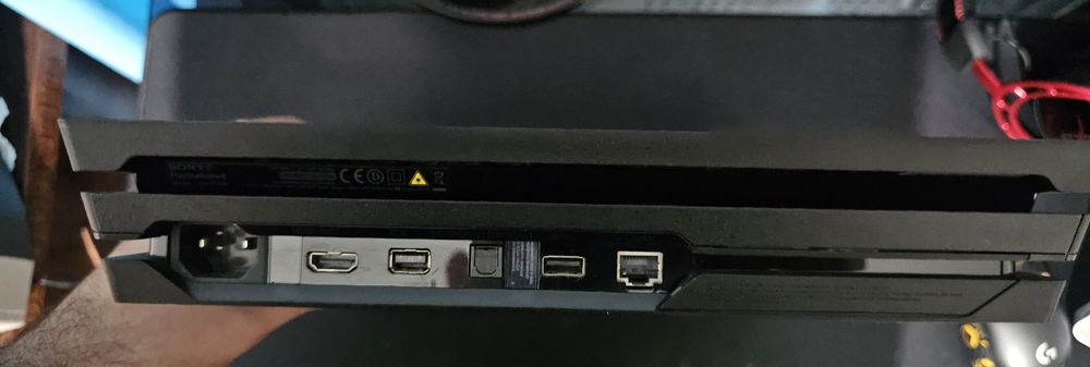 PS4 Pro 1TB + Comando Original + RDR2
