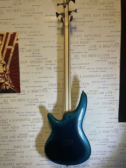 Продам бас- гітару Ibanez