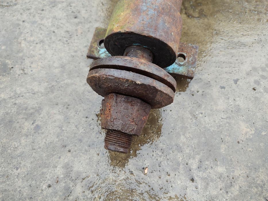 Wał ułożyskowany do cyrkularki krajzegi długość 52 cm z kołem pasowym