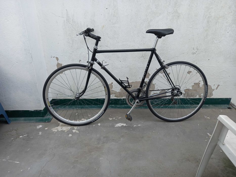 Bicicleta vintage restaurada - estrada / urbana