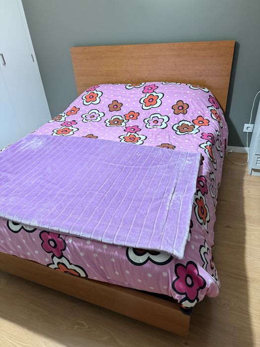 Estrado/cabeceira de cama em madeira