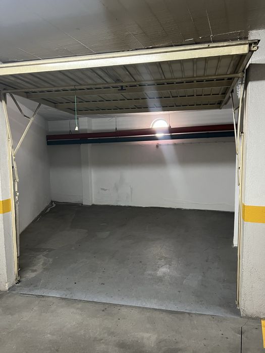 Garagem  para arrendar no Rio de Mouro