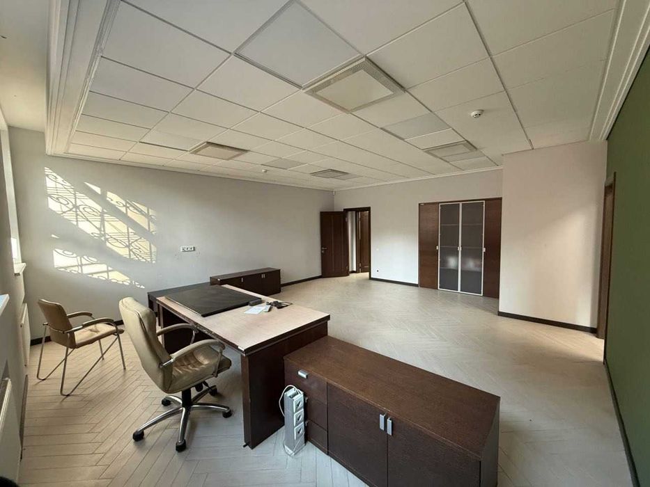 Центр. Шота руставелі. 142 м². Офіс з ремонтом