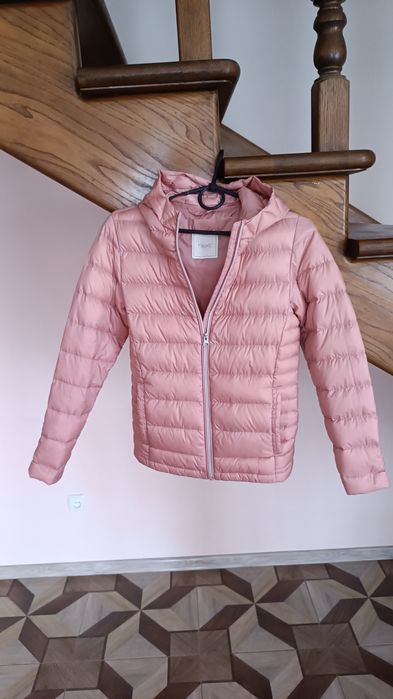 Продам куртку дитячу.