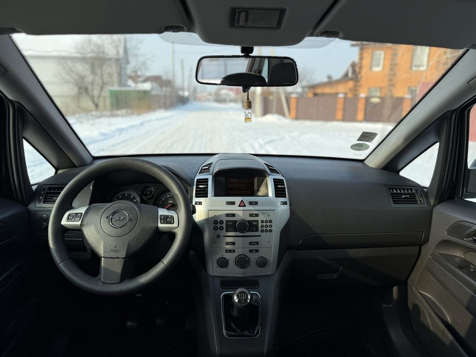 Свіжопригнаний Opel Zafira з Німеччини Розмитнений