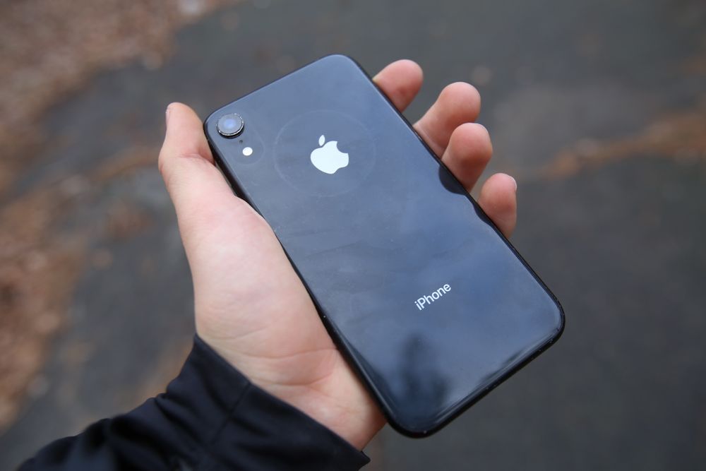 iPhone Xr 64gb с чехлом и шнуром!
