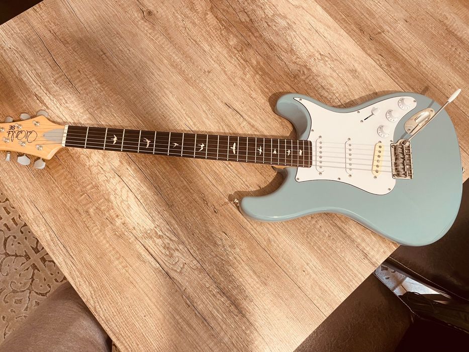 PRS SE Silver Sky