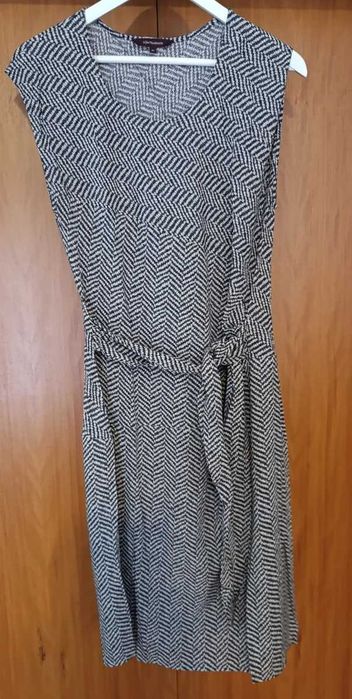 Vestido bege e preto c/nó