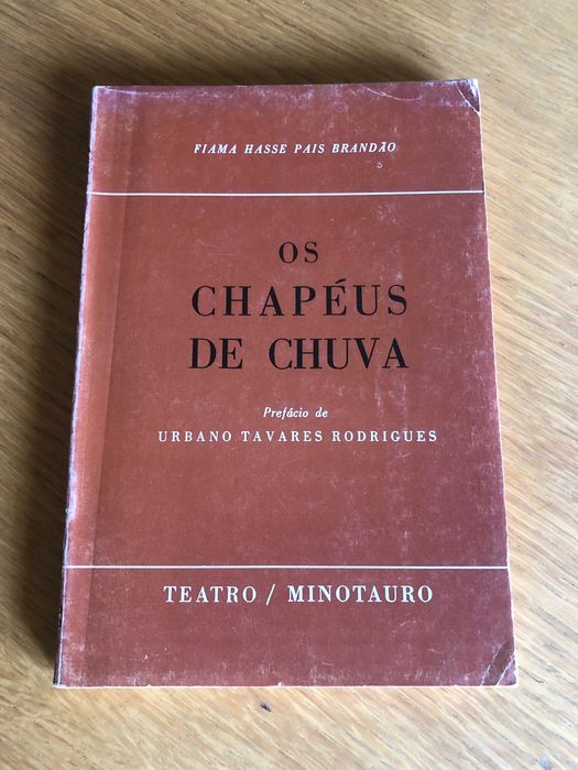 OS CHAPÉUS DE CHUVA    Fiama Hasse Pais Brandão