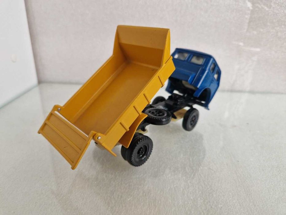 МАЗ - 503 самосвал с коробкой модель 1:43 сделано в СССР машинка