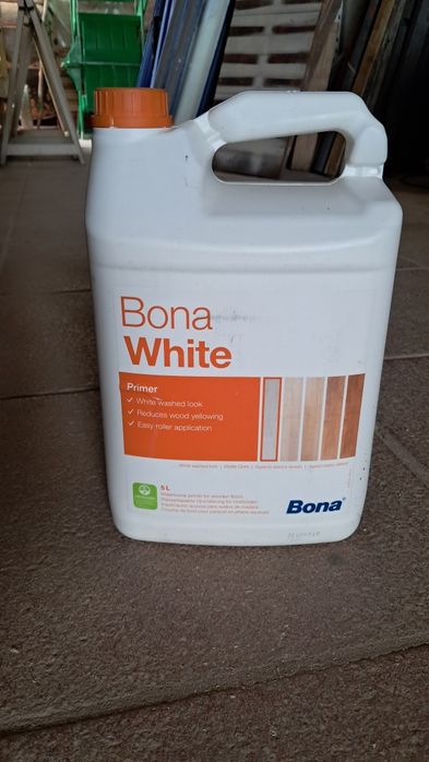 Bona White. Primario para madeira.