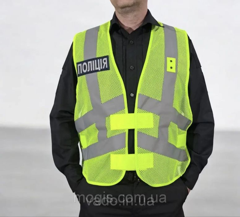 Жилет сигнальний для поліції з тканини.