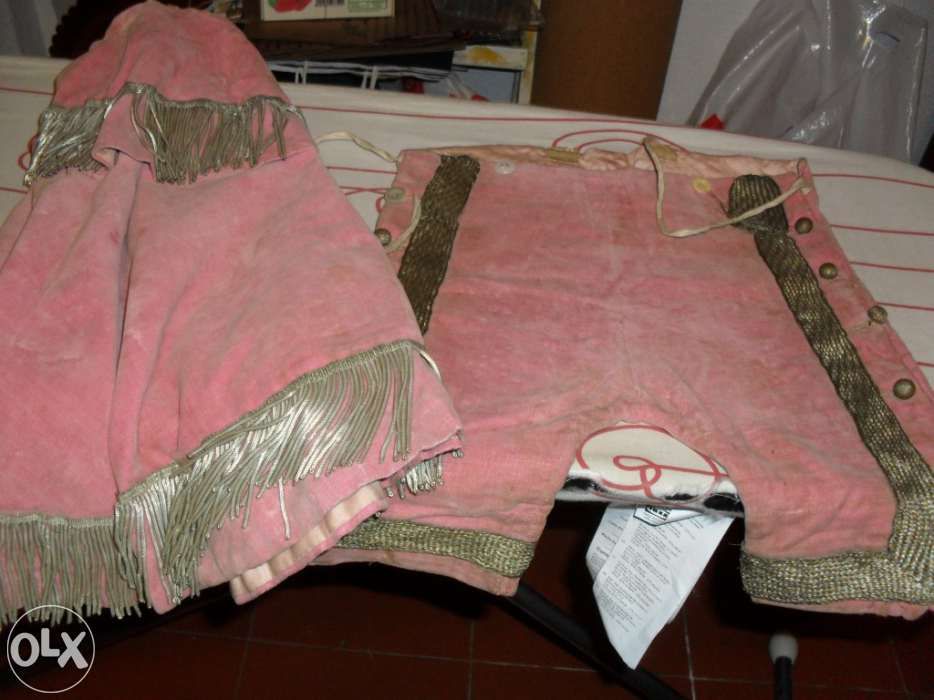 Ofereço Fatos de criança antigos - de Museu!