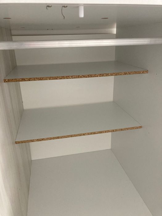 Beliche para 2 adultos com um armário e duas gavetas integrados