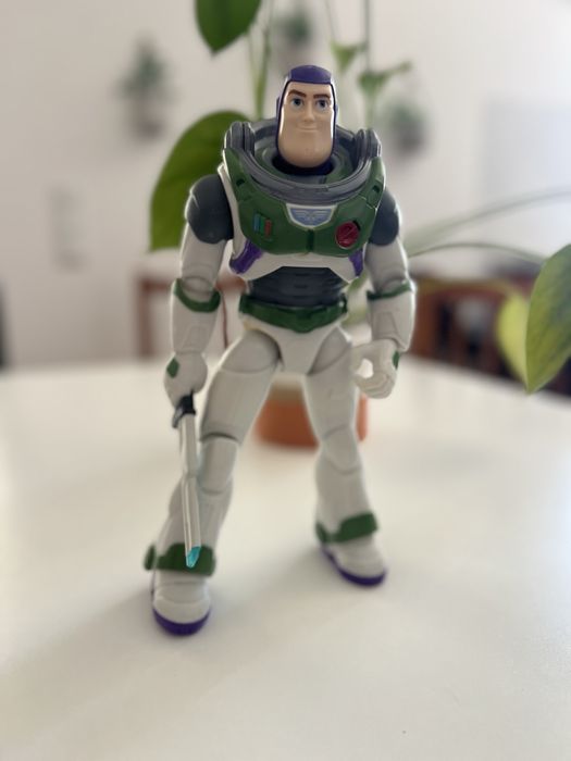 Mattel Lightyear Figura Buzz com luz e som 30cm