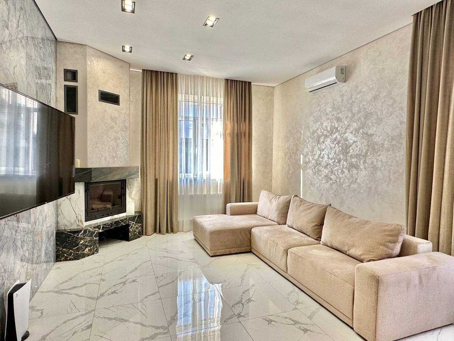 Цегляний будинок з гаражем. Меблі та техніка! Газове опалення