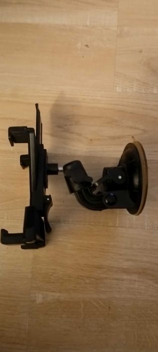 Uchwyt samochodowy na tablet