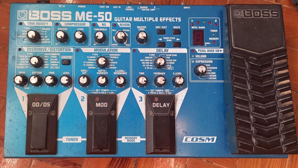 Pedaleira de guitarra Boss ME 50 em ótimo estado