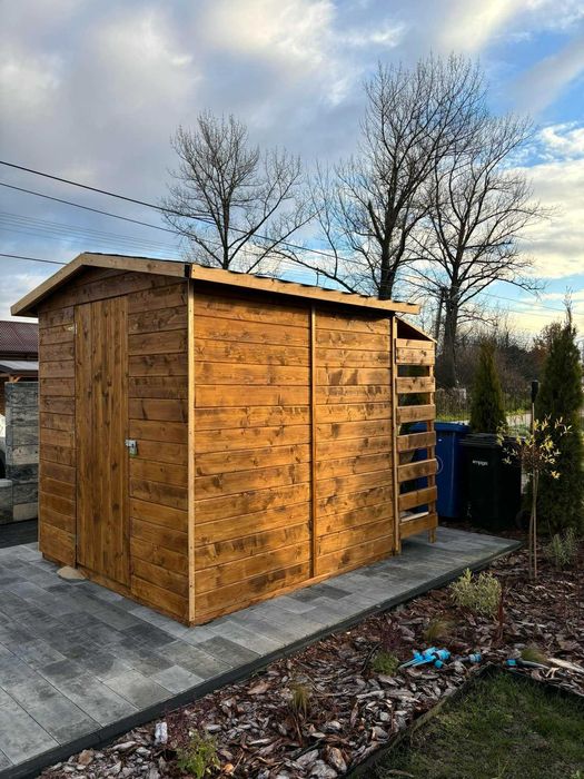 Drewniany Domek Narzędziowy z Drewutnią