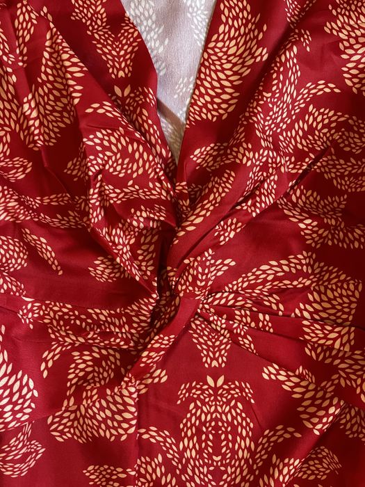 Czerwona sukienka na lato