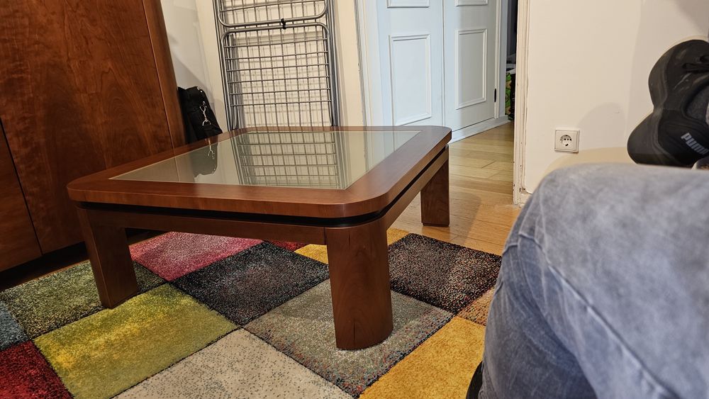 Mesa de centro com vidro  em cerejeira