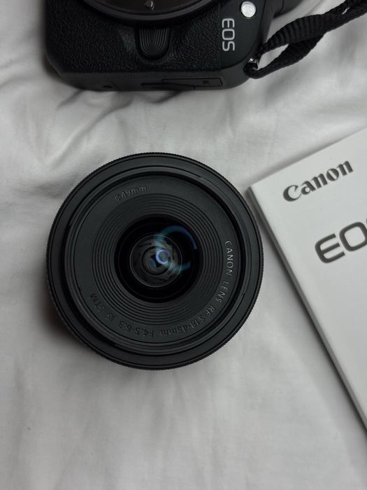 Canon EOS R100 (RF-S 18–45mm IS STM)