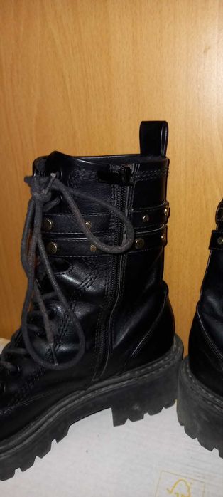 Botas cano alto com fivela Stradivarius n°36