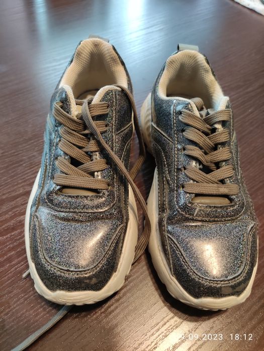 Buty sportowe dziecięce 33 Reserved