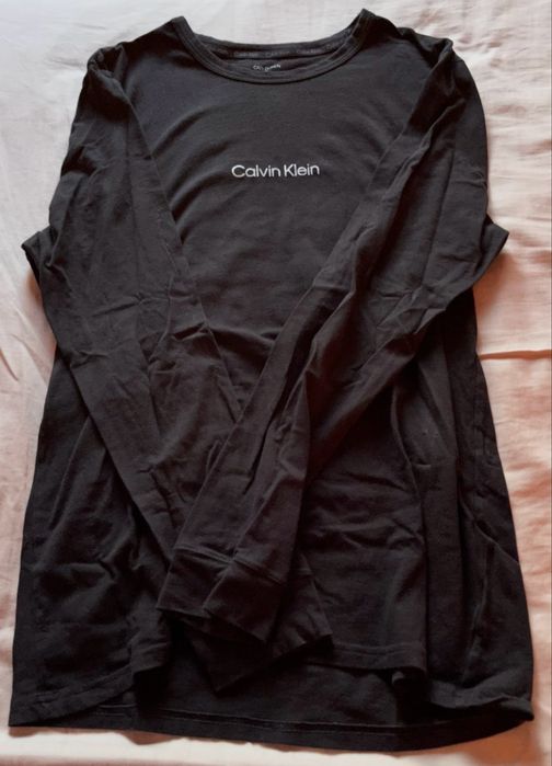 Vendo Pijama Calvin Klein. ( Não Baixa de Preço ).