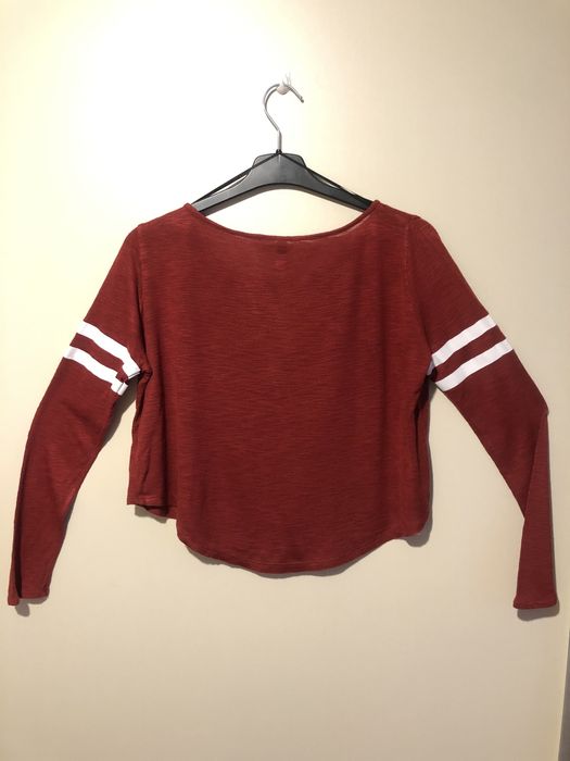 Burgundowy crop top z białymi wstawkami H&M
