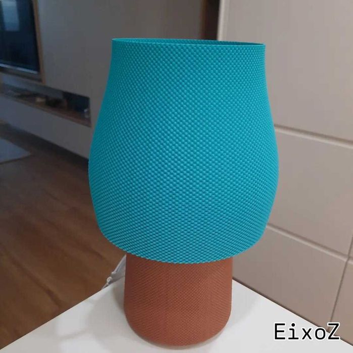 Candeeiro de mesa E27 com Lâmpada LED - NOVO Ref: 002