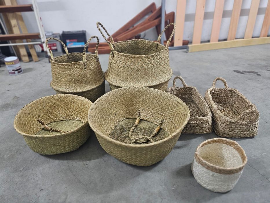 Jarras/garrafões de vidro e cestos para decoração