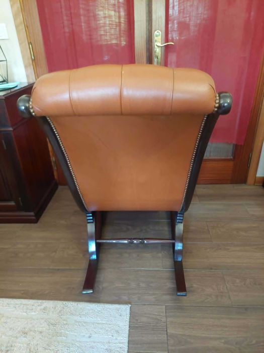 Vendo para desocupar este cadeirão de baloiço em ótimo estado de conservação. 150€