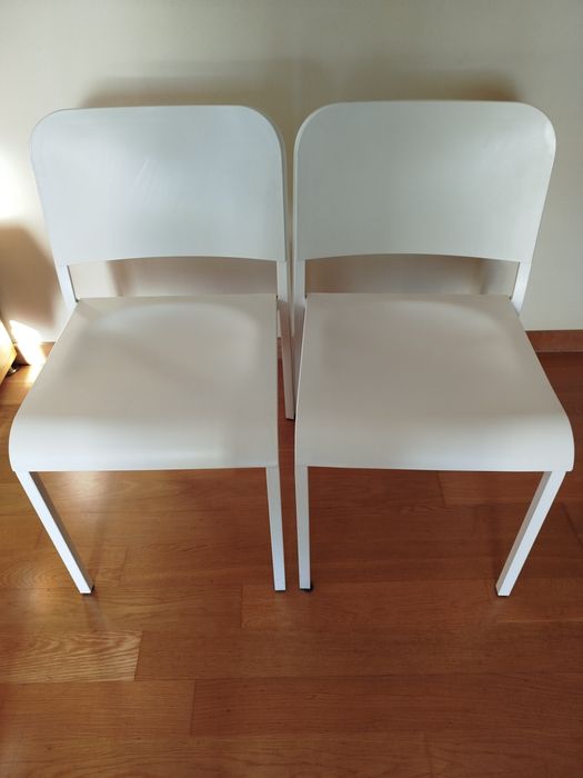 Cadeiras IKEA brancas