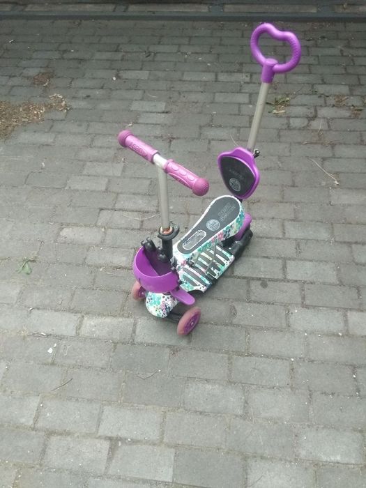 Самокат трёхколёсный