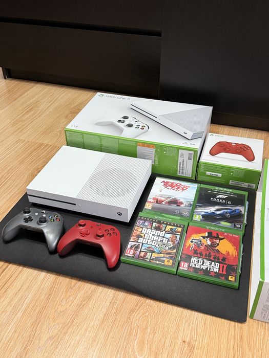 Xbox One S 1TB 2 pady 5 gier - GTA, NFS, RDR, FORZA perfekcyjny stan